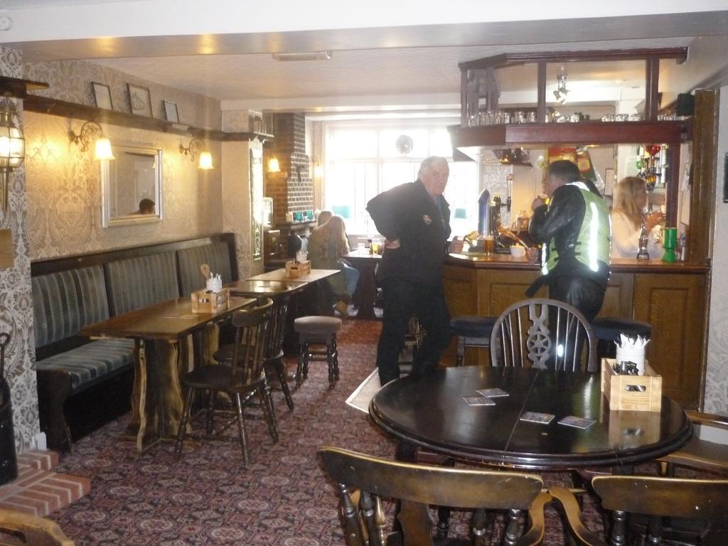 The Darnley Arms Hotel Gravesend Exterior photo