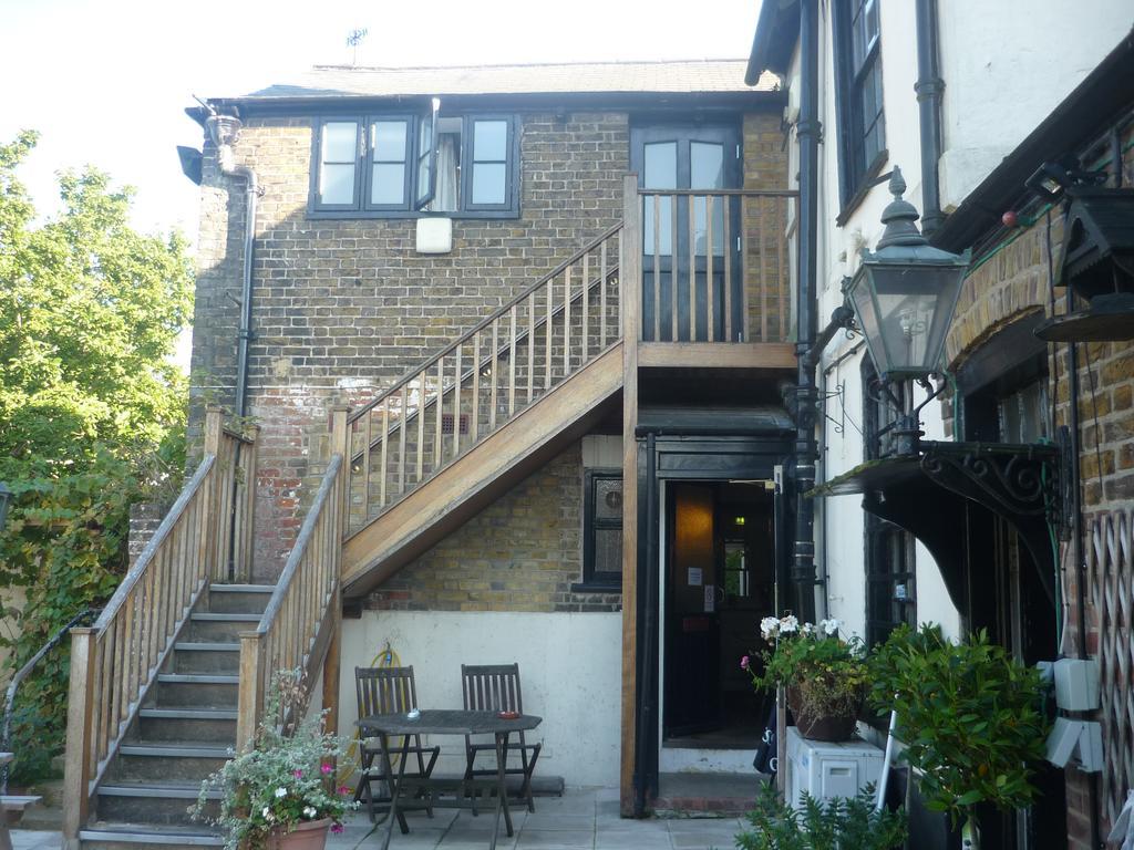 The Darnley Arms Hotel Gravesend Exterior photo