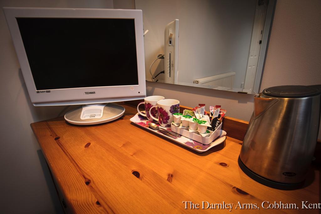 The Darnley Arms Hotel Gravesend Room photo